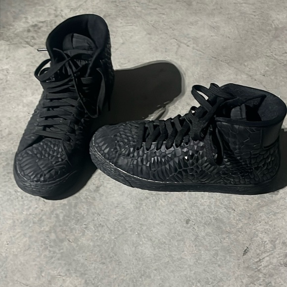 Nike high top sneakers. - Picture 1 of 4